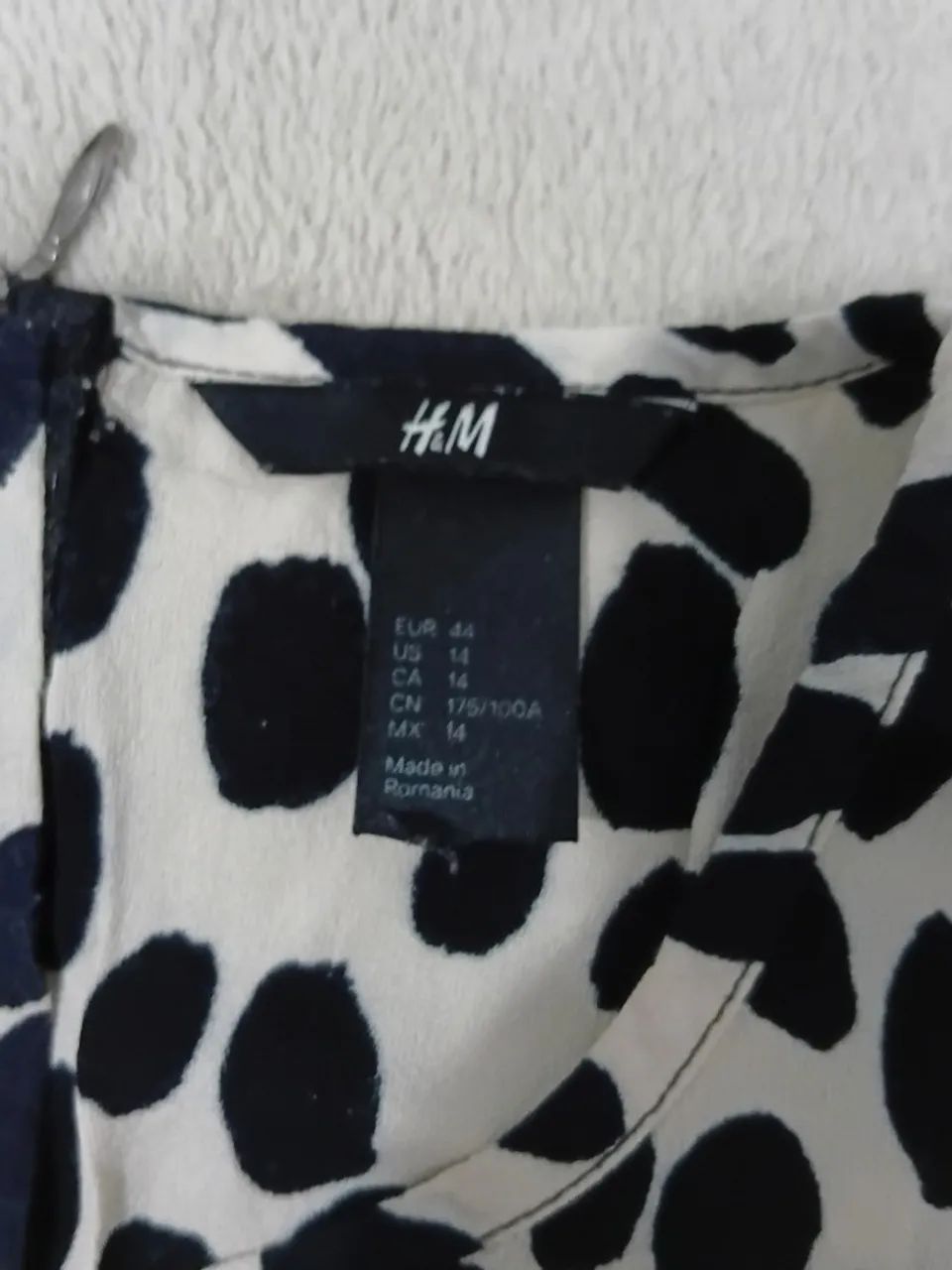 Blusa H&M Poá Preto e Branco Peplum Feminina - Foto 3