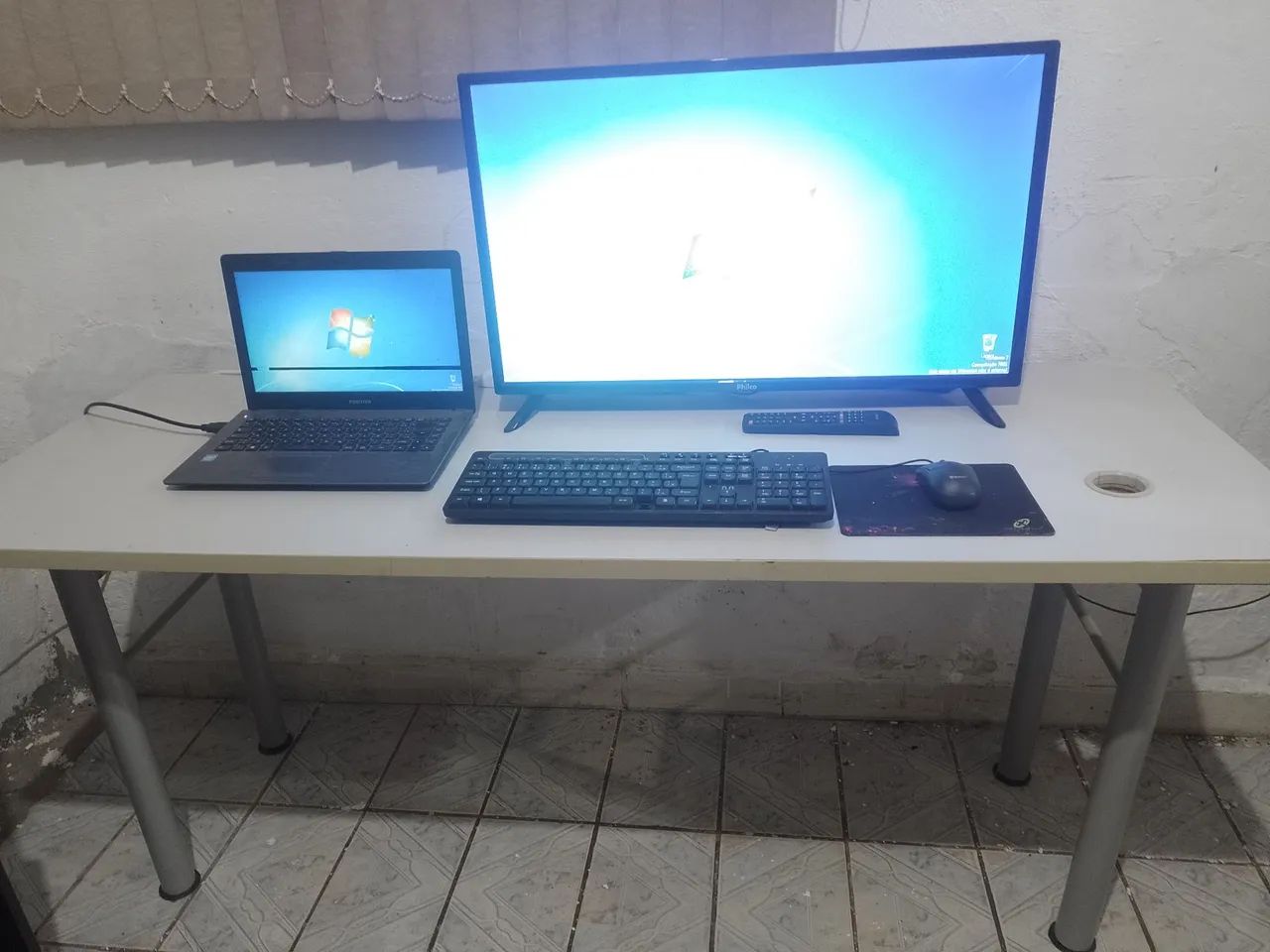 Vendo TV, notebook, Mesa (kit escritório, home office) - Foto 2