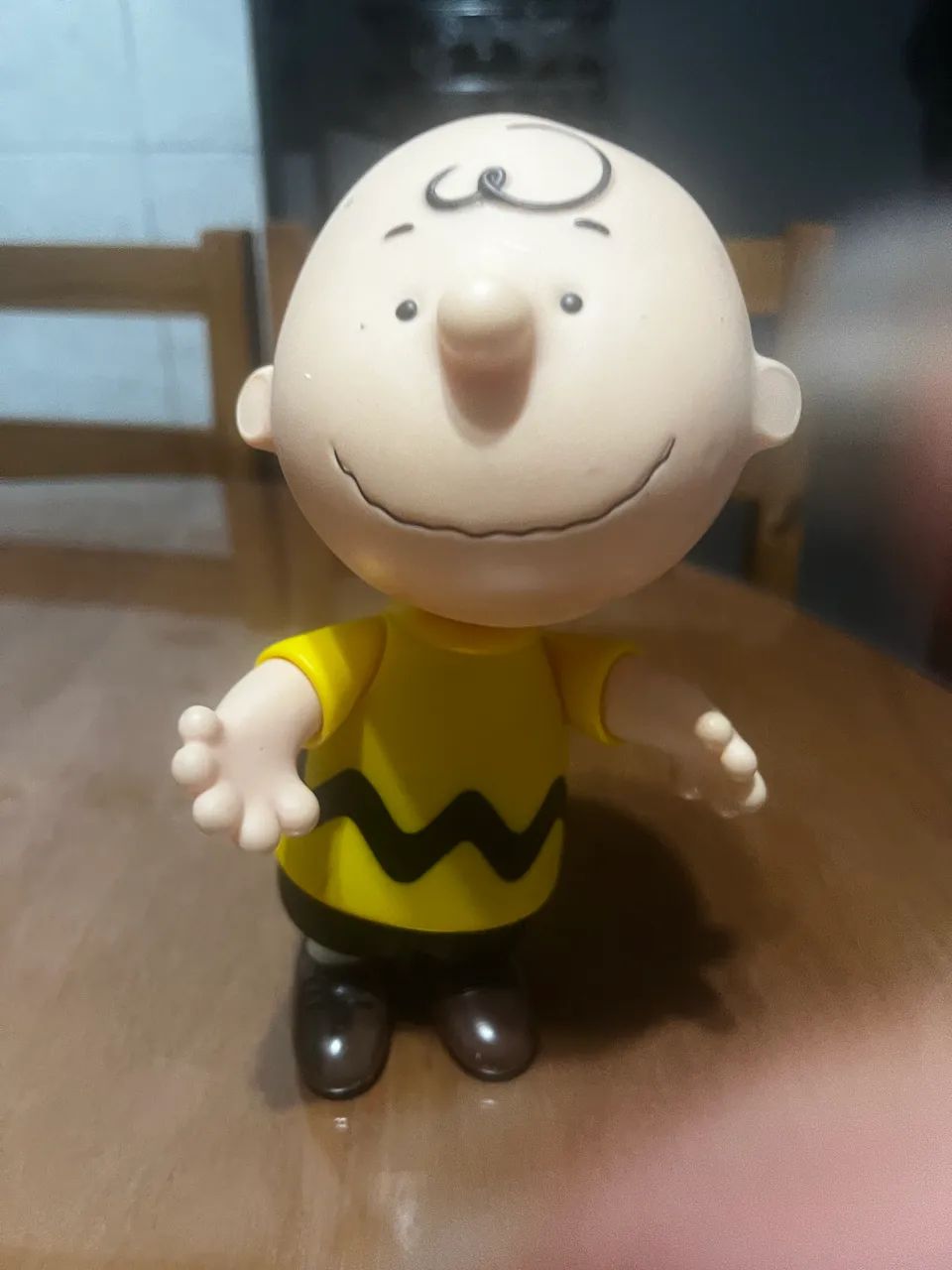 Boneco Charlie Brown Turma do Snoopy - Vinil 15cm 