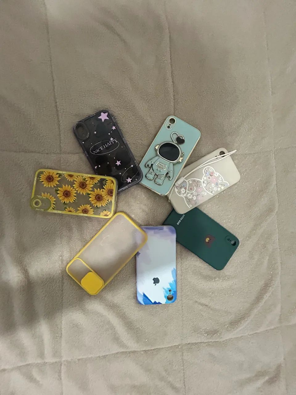 Kit 16 capinhas iPhone XR
