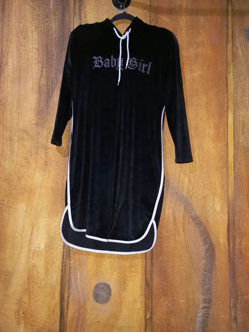 Vestido com capuz 
