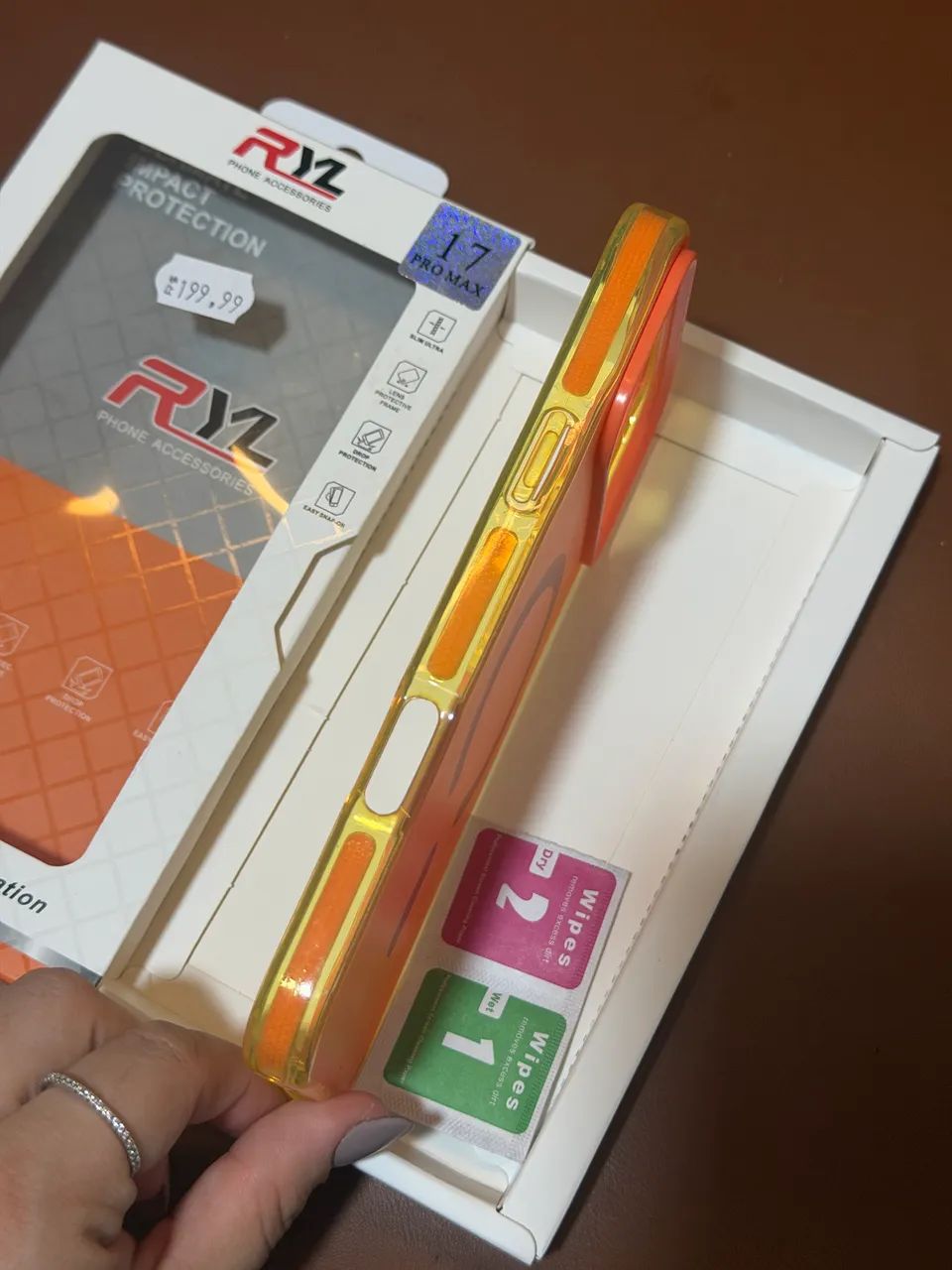 Capa 17 Pro Max bem revestida - Foto 4