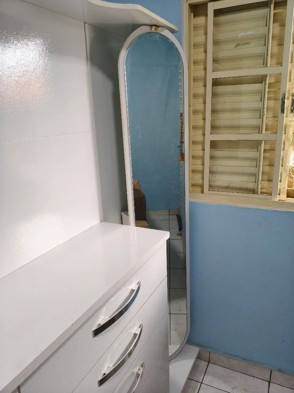 Cômoda branca com espelho - Foto 3
