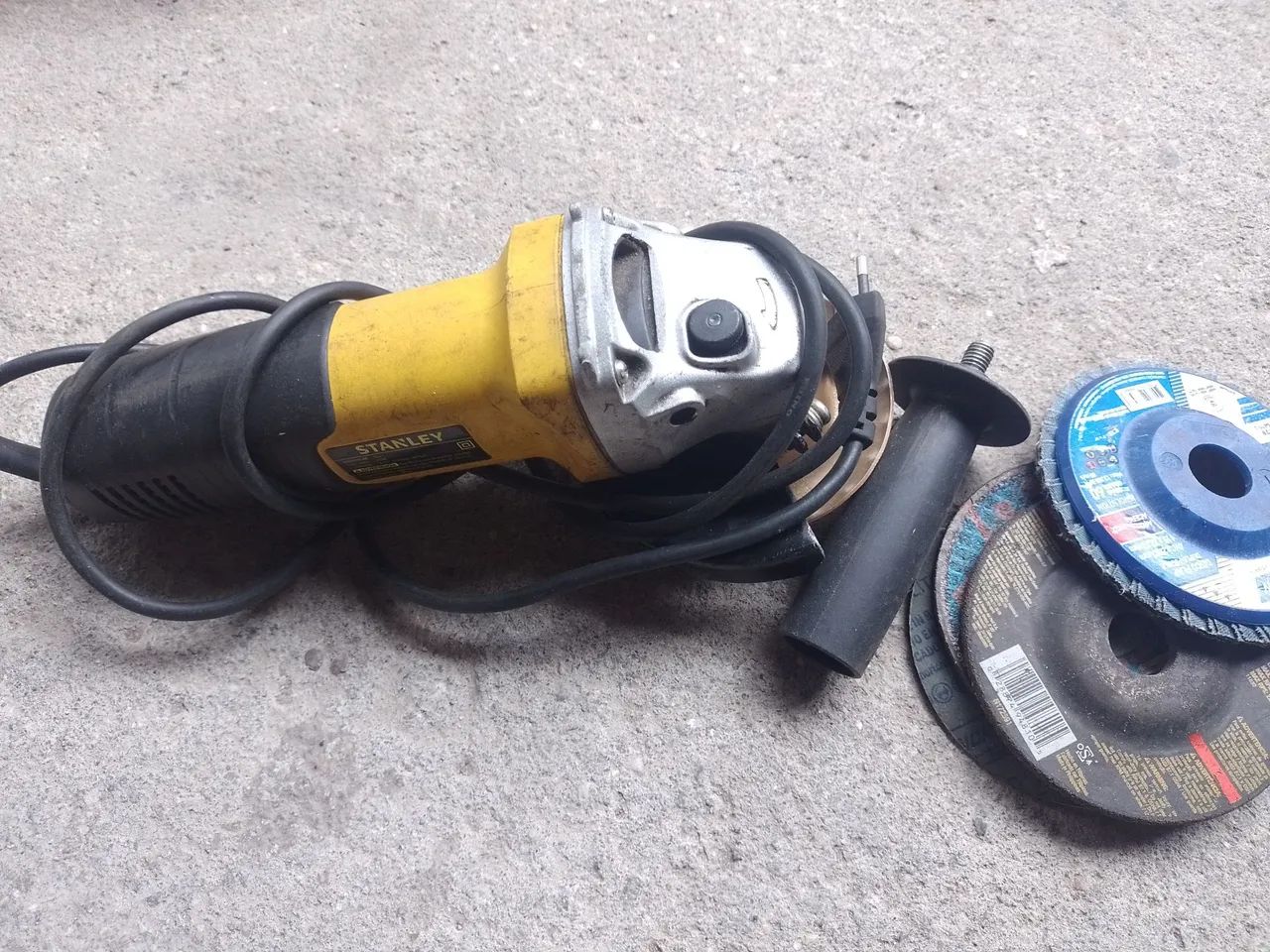 Esmeriladora angular Stanley 710W