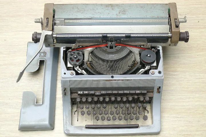 Máquina de escrever Olivetti LEIA o anúncio! - Foto 3