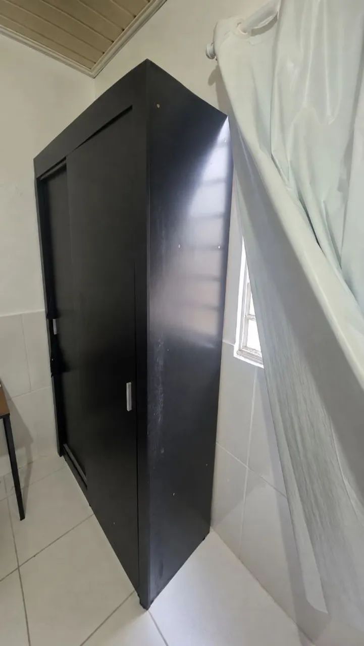 Vendo guarda-roupas duas portas