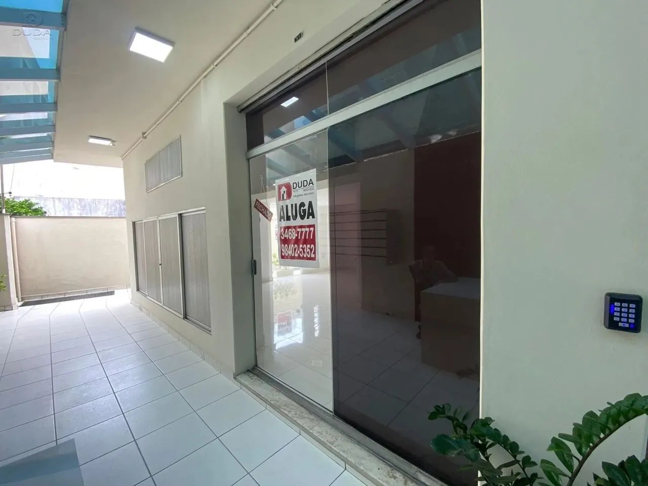 Sala comercial aérea medindo 23m² com 1 banheiro. - Foto 2