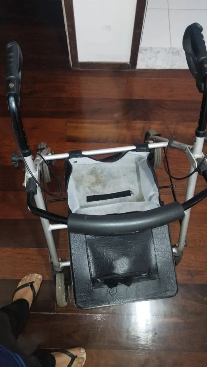 Andador com rodas - Foto 2