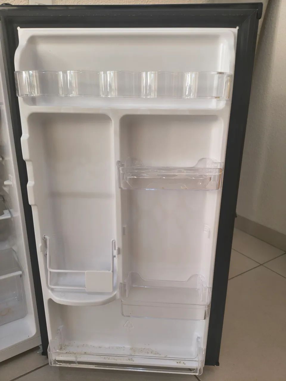 Vendo Frigobar Eletrolux 90L - Foto 5