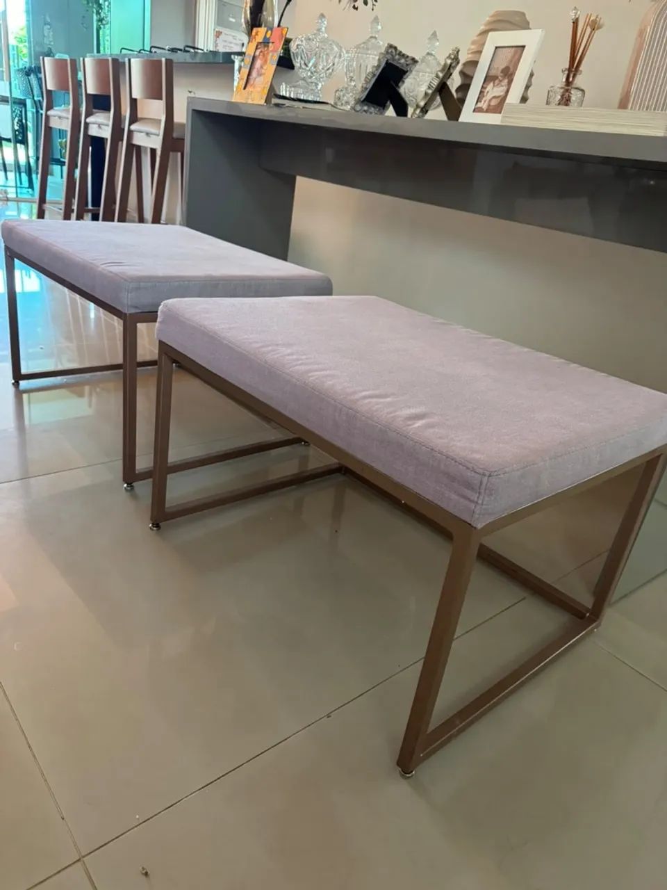 Bancos com pé de ferro rose gold  - Foto 2