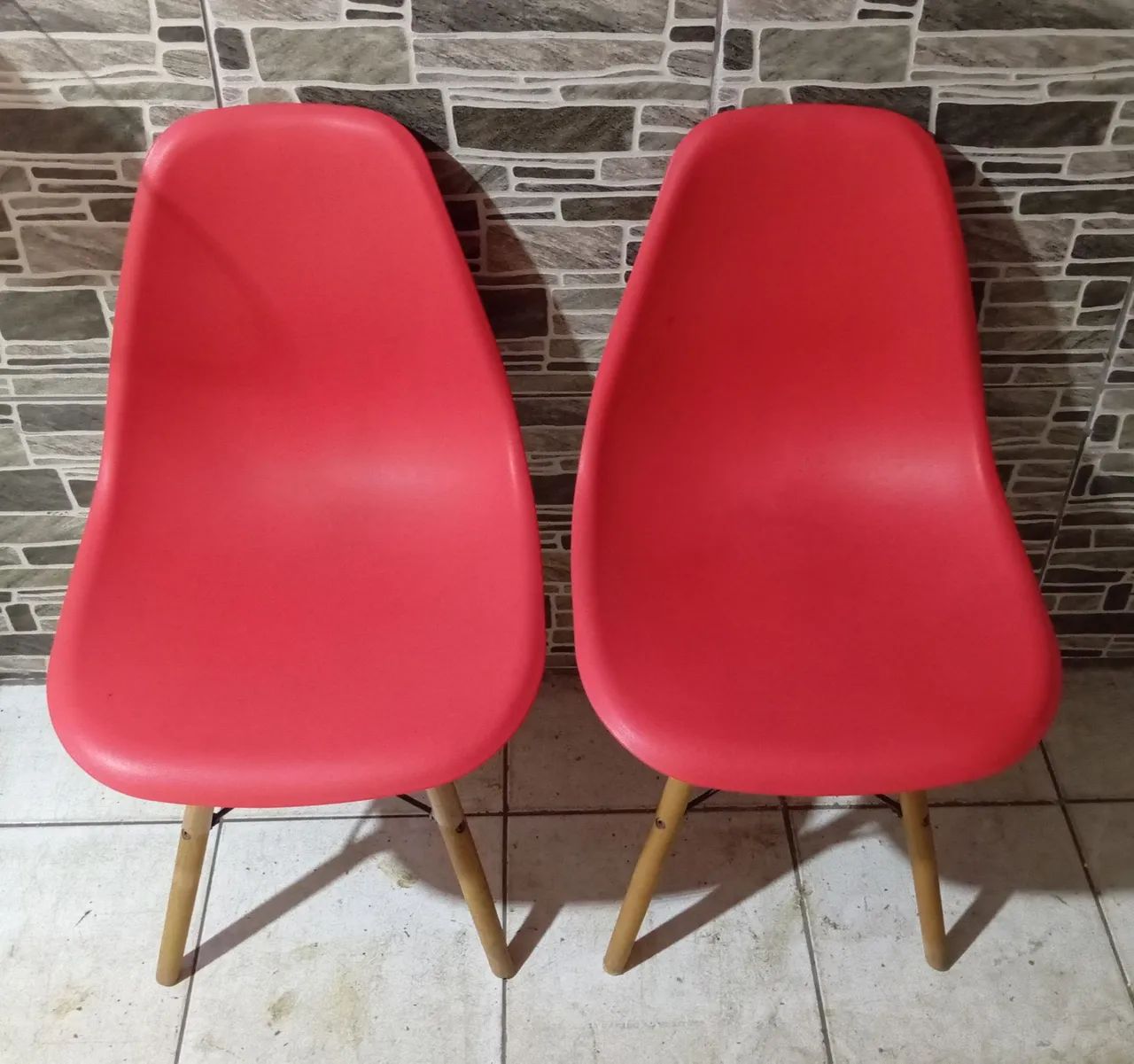 VENDO 2 CASEIRAS PE DE PALITO VERMELHA  - Foto 3