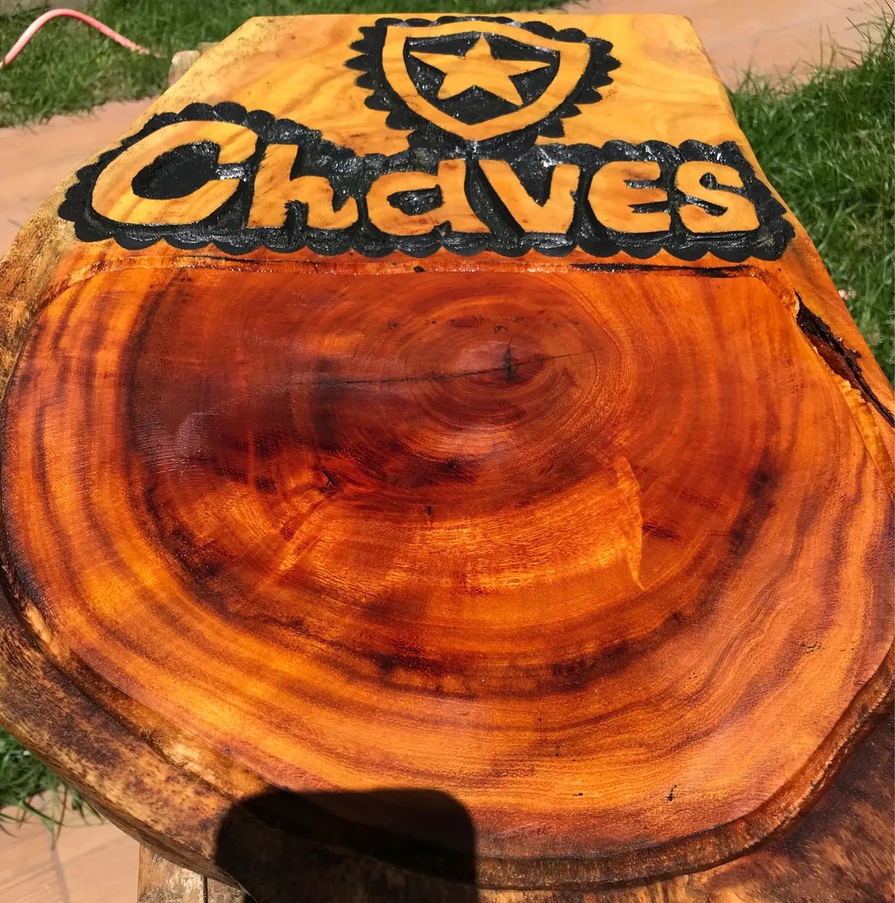 Placas e tábuas rústicas para churrascos entalhadas em madeira  - Foto 5