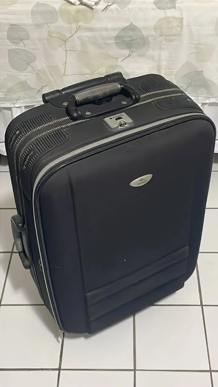  Mala de Viagem Sonada em Tecido Resistente com Rodinhas