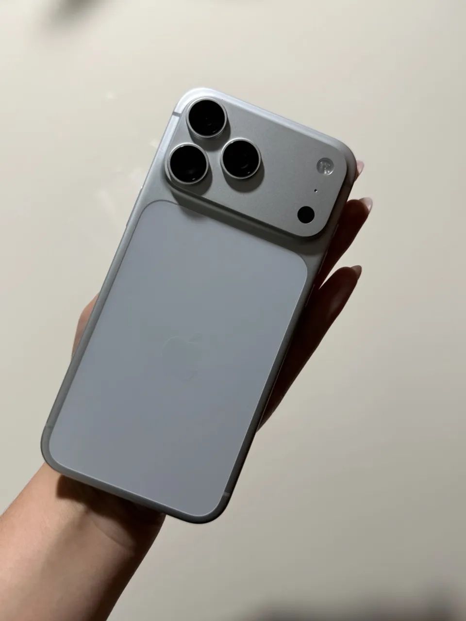 iPhone 17 pro Max 256gb com apenas 6 meses de uso 