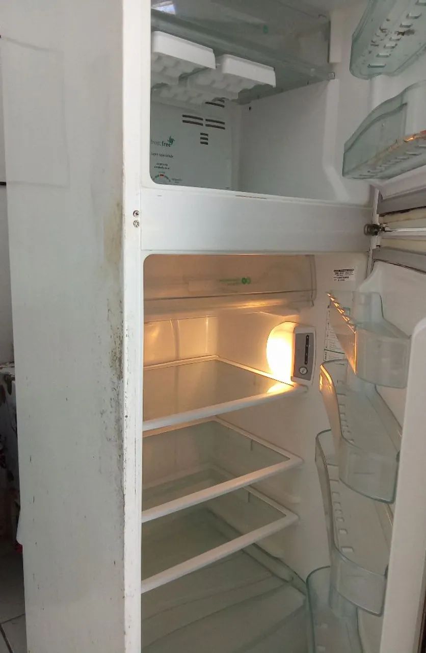 Geladeira com defeito  - Foto 4