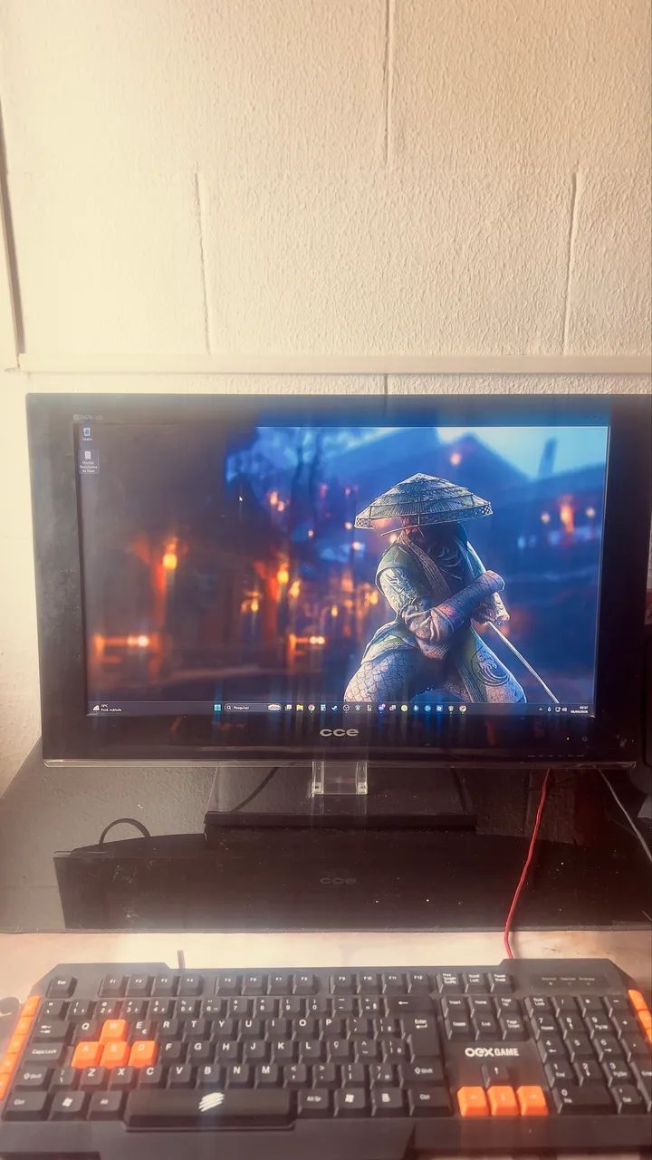 Tv Monitor CCE Full HD 24 polegadas 