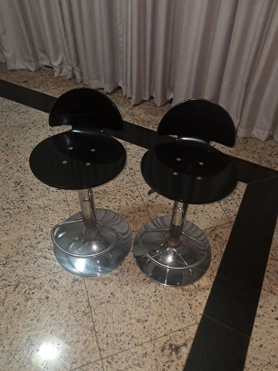 PAR DE BANQUETAS TULIPA - Foto 3
