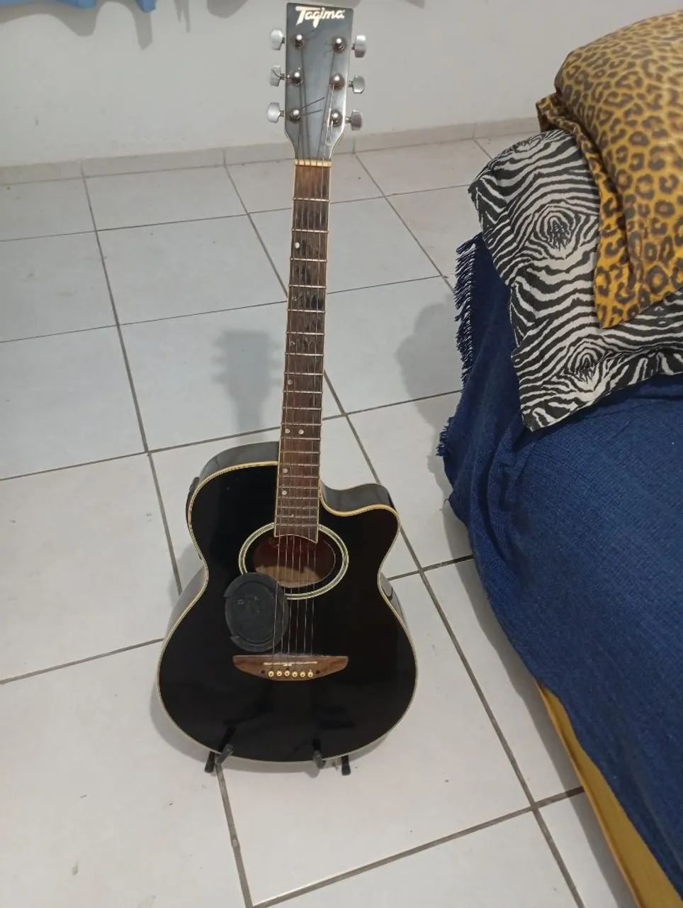 Vendo violão elétrico tagima conservado com poucas marcas de uso - Foto 5