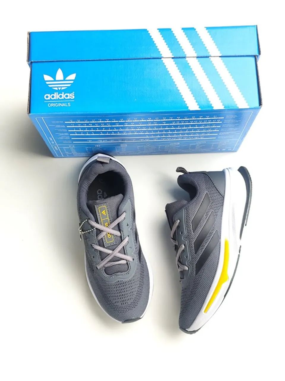 Tênis Adidas 