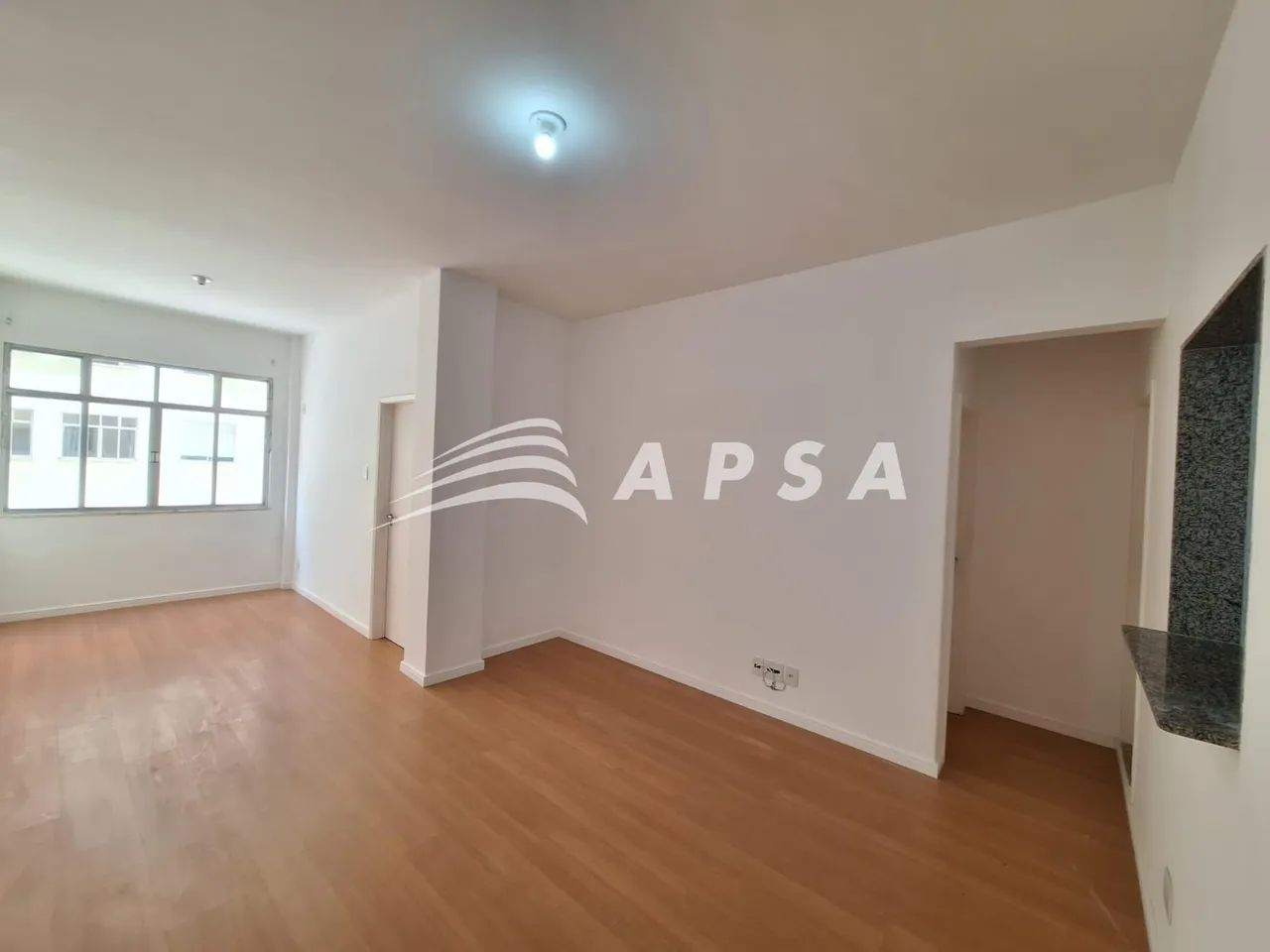 APARTAMENTO TOTALMENTE REFORMADO NO LEME, MODERNIZADO, GALERIA DE GRANDE CIRCULAÇAO DE PES - Foto 5