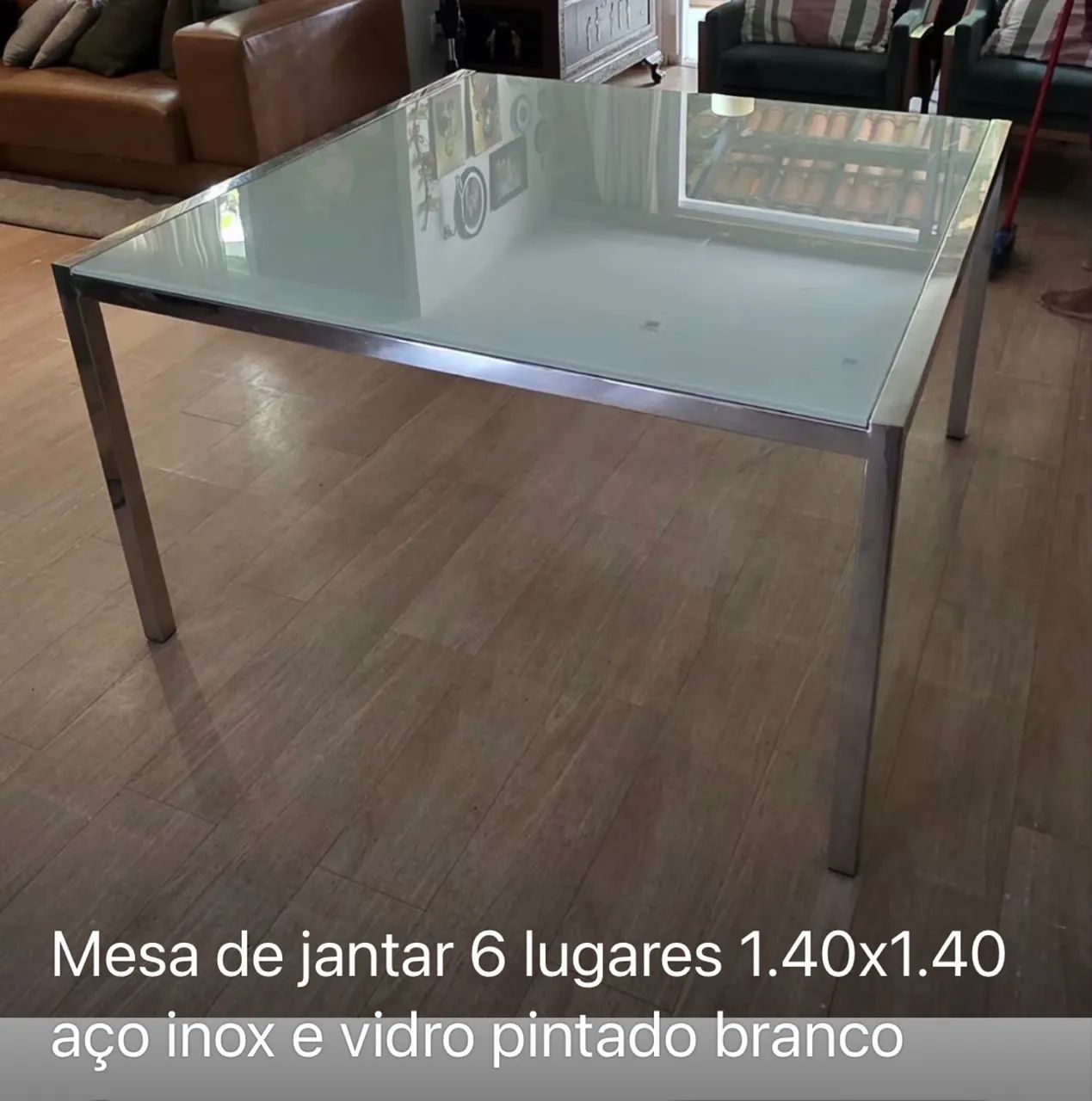 Mesa de jantar e mesa de centro em aço e vidro branco
