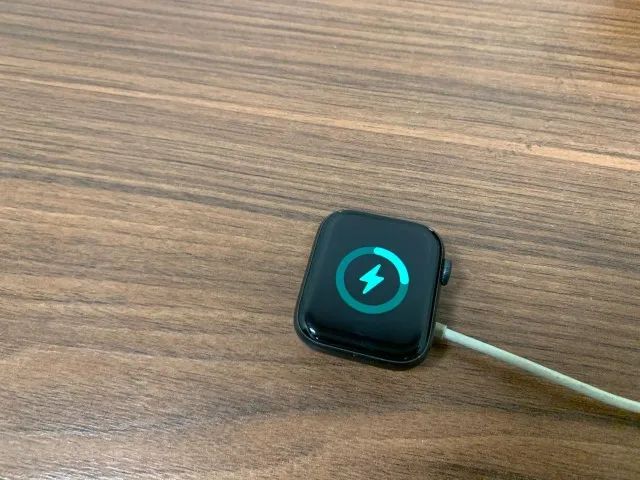 Apple Watch SE (1ª geração) de 44 mm com conectividade GPS + Celular - Foto 6