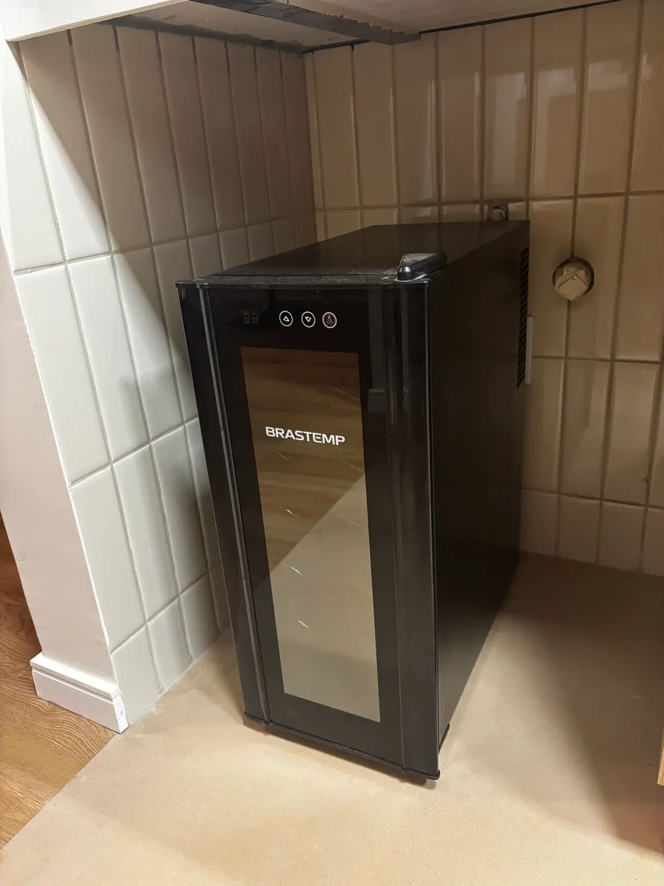 Adega de vinho climatizada Brastemp 12 garrafas
