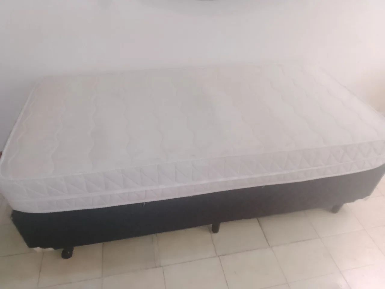 Vendo cama box de solteiro com colchão usado de espuma. - Foto 2