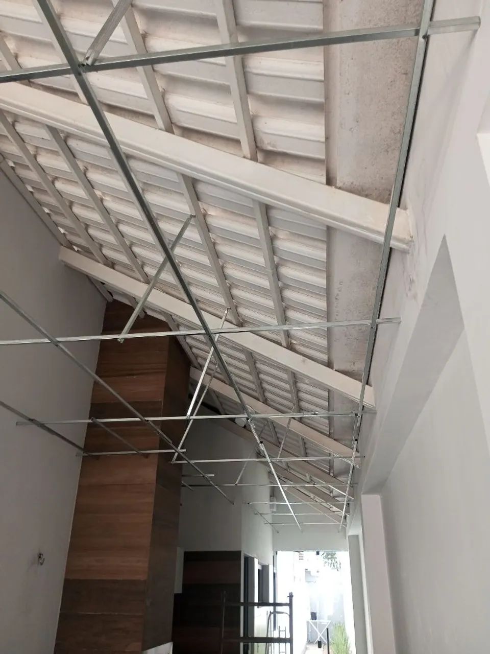 FORRO PVC BRANCO E AMADEIRADO  - Foto 3