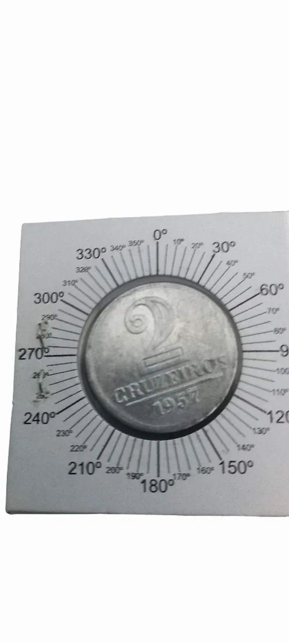 Moeda De 2 Cruzeiros de alumínio 1957 Com Inclinação 30 Graus A Esqd.