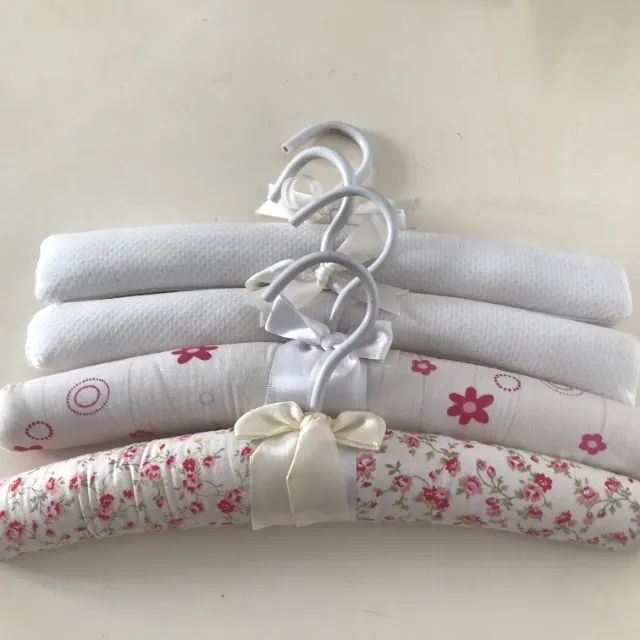 Kit 4 Cabides Acolchoados Em Tecido Para Bebês