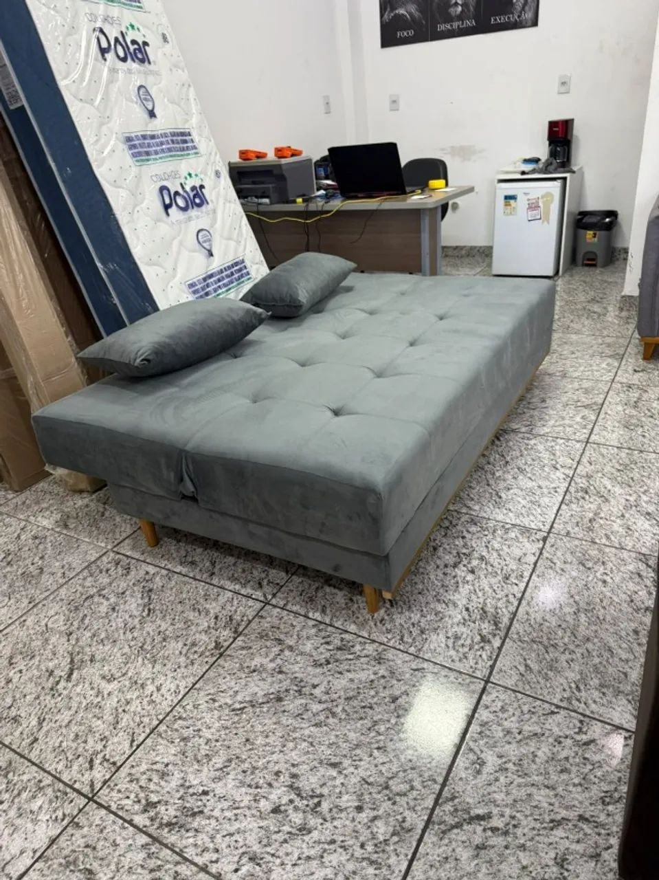 Sofá Cama Casal 1,80m Veludo Compacto e Funcional - Foto 5