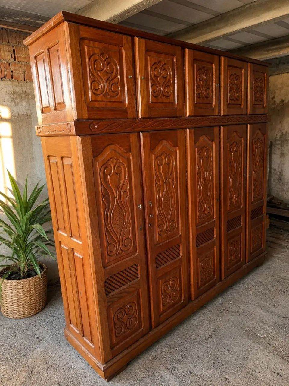 GUARDA ROUPAS GRANDE DE MADEIRA MACIÇA 