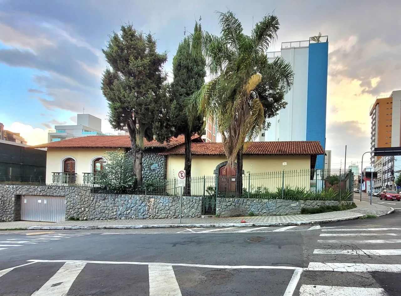 Casa 4 quartos - Centro