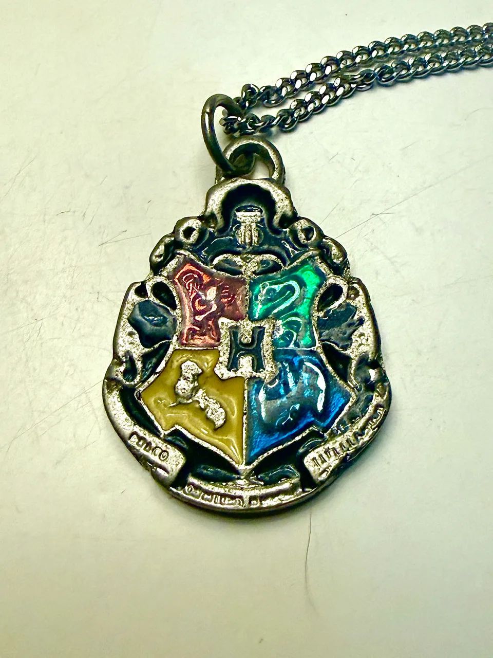Colar: Brasão das 4 casas de Hogwarts (do universo de Harry Potter) - Foto 2