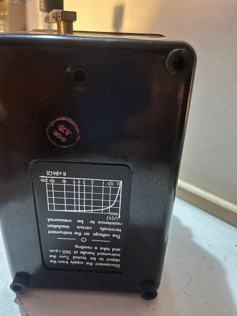  megôhmetro analógico antigo com manivela (indutor) - Foto 5