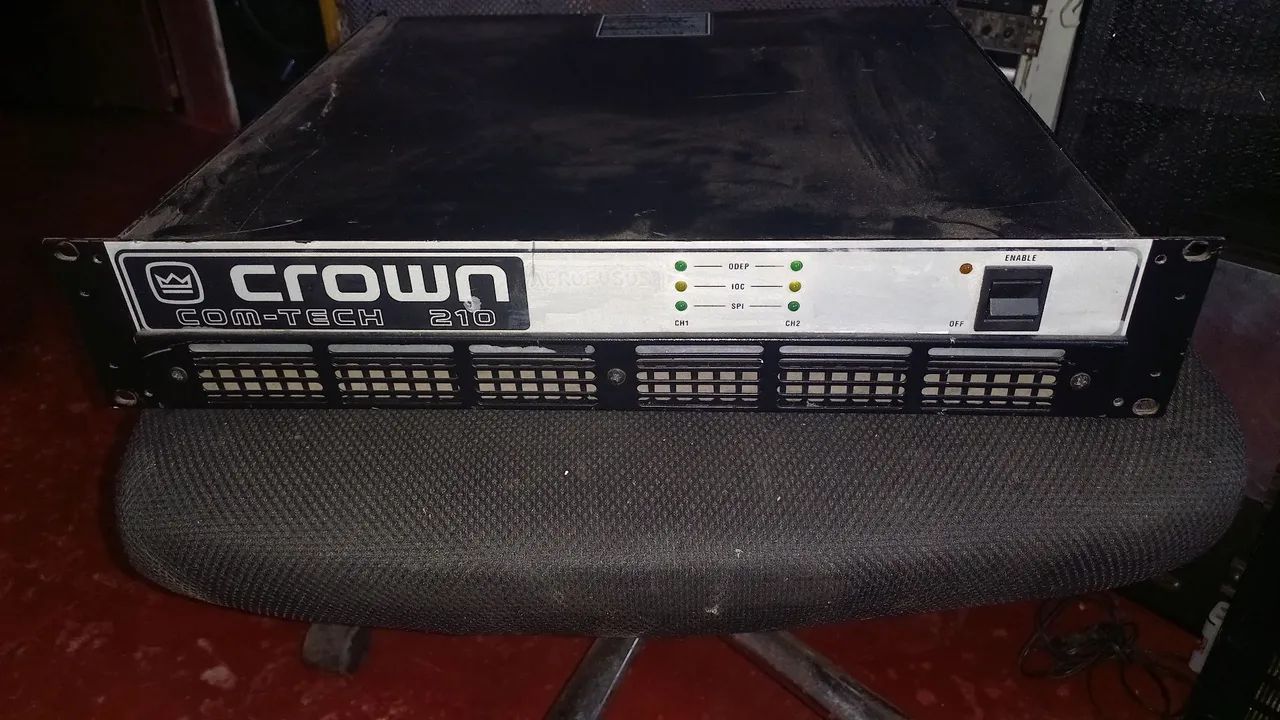 Potência Crown com Tech 210
