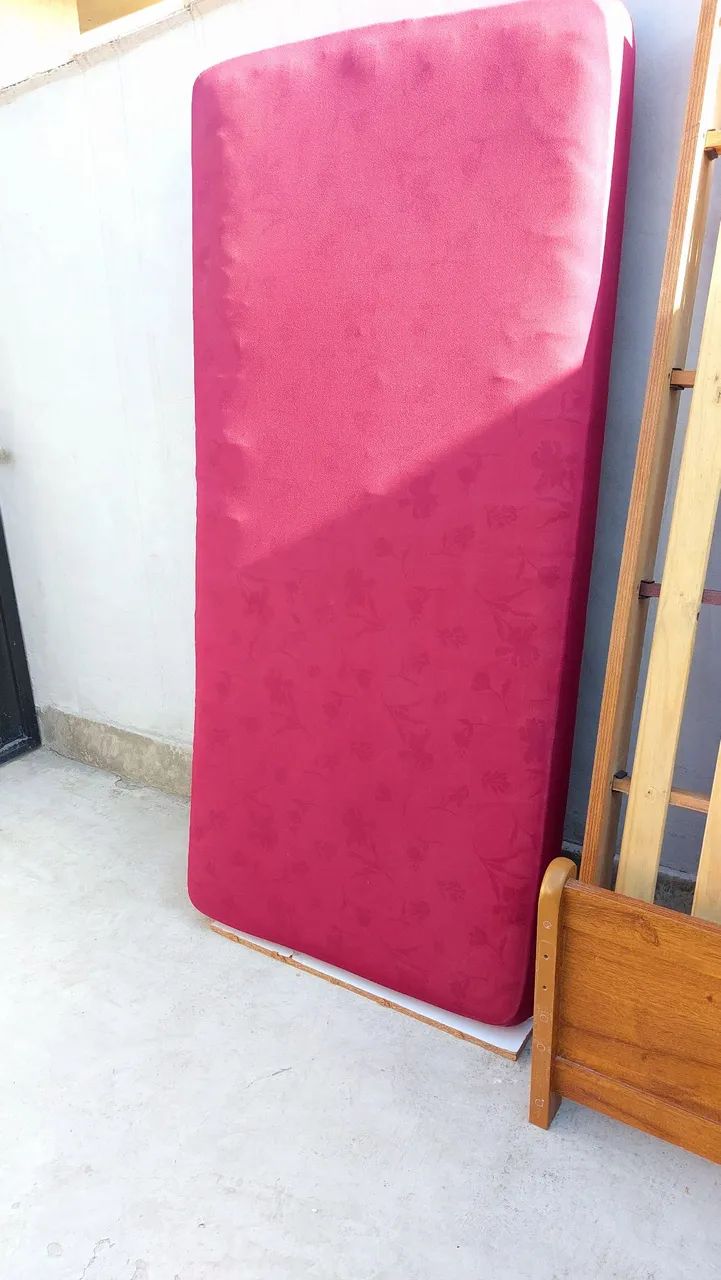Cama de solteiro em perfeito estado com colchão  de brinde  - Foto 5