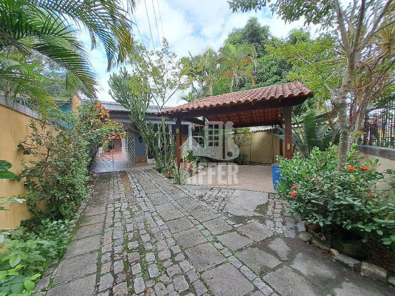 Casa Térrea Moderna em Colubandê com Suíte e Espaço Gourmet