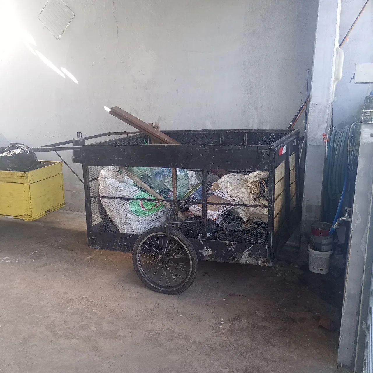 Carrinho de reciclagem 