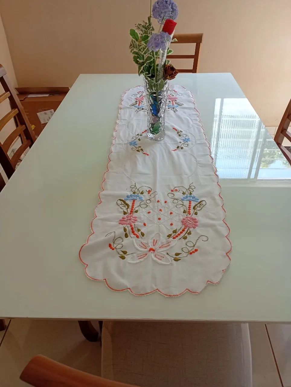 Mesa de jantar de 6 lugares completa em excelente estado 