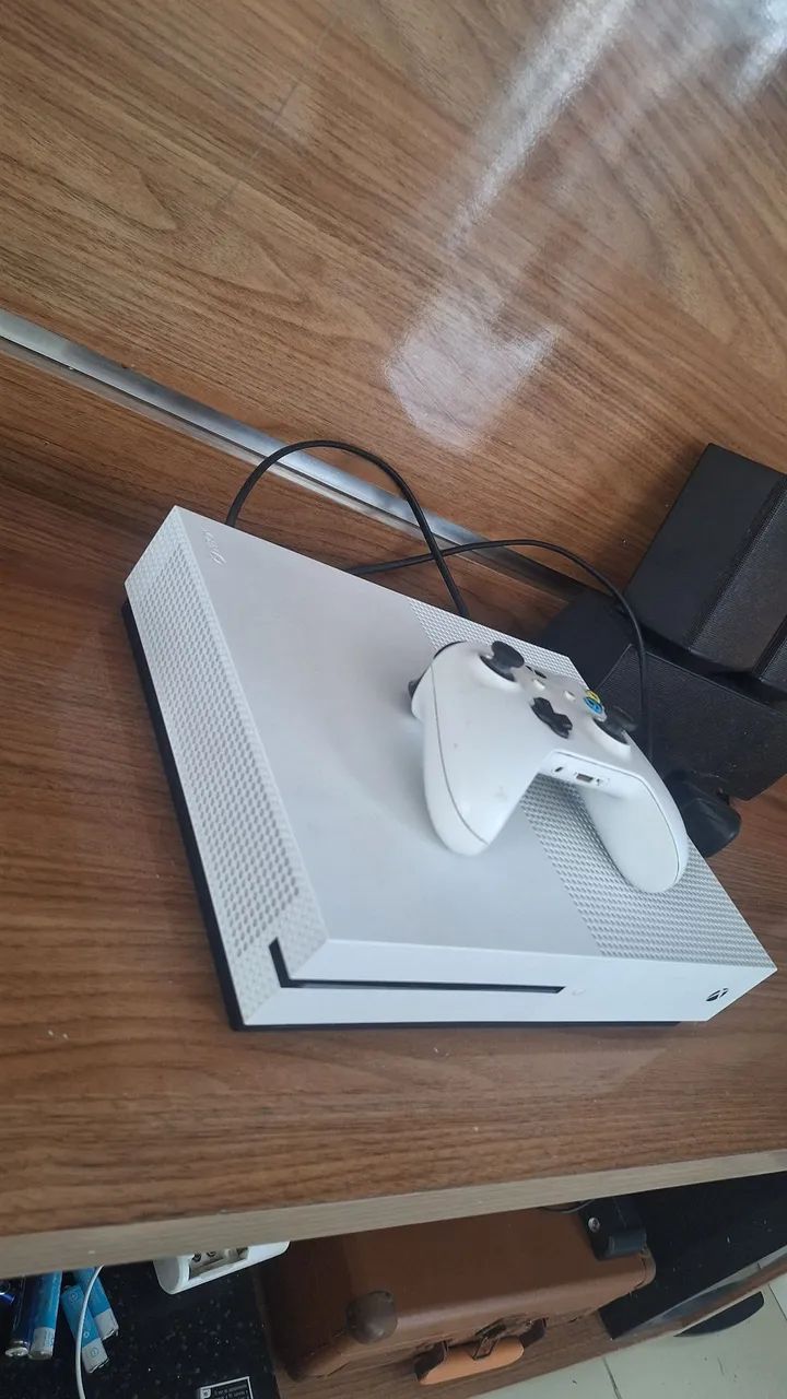XBOX ONE S 1GB - Foto 2