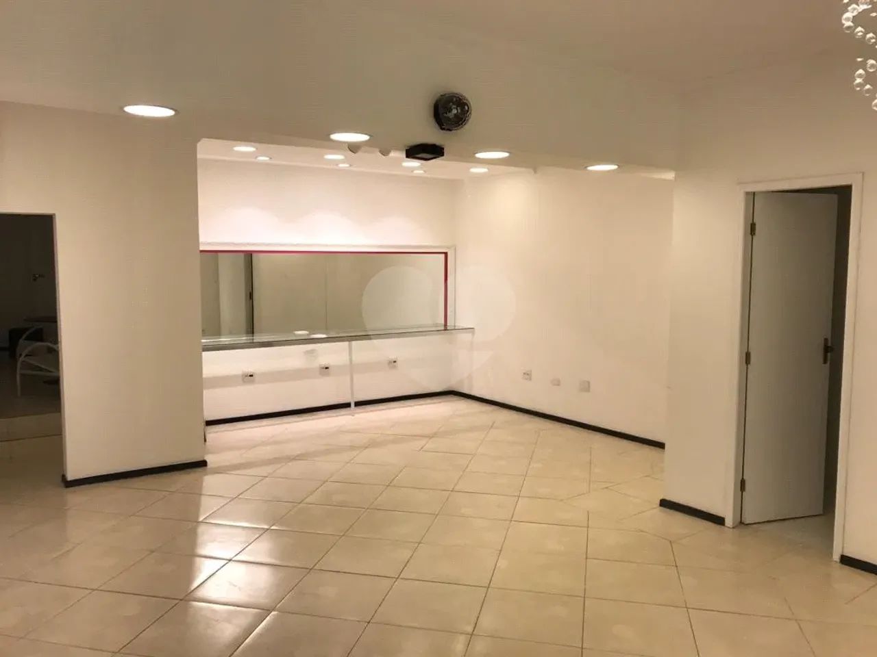 Prédio inteiro à venda em Santana - SP