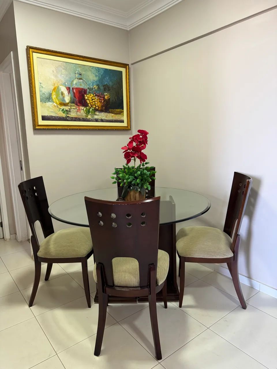 Mesa com 4 cadeiras - Bem conservada - Foto 3