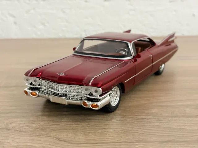 Miniatura Cadillac Coupe DeVille 1959 Vermelho 1:24 som e luz