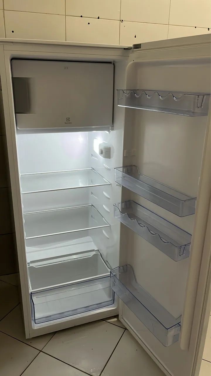 GELADEIRA ELECTROLUX RE21 - 213L