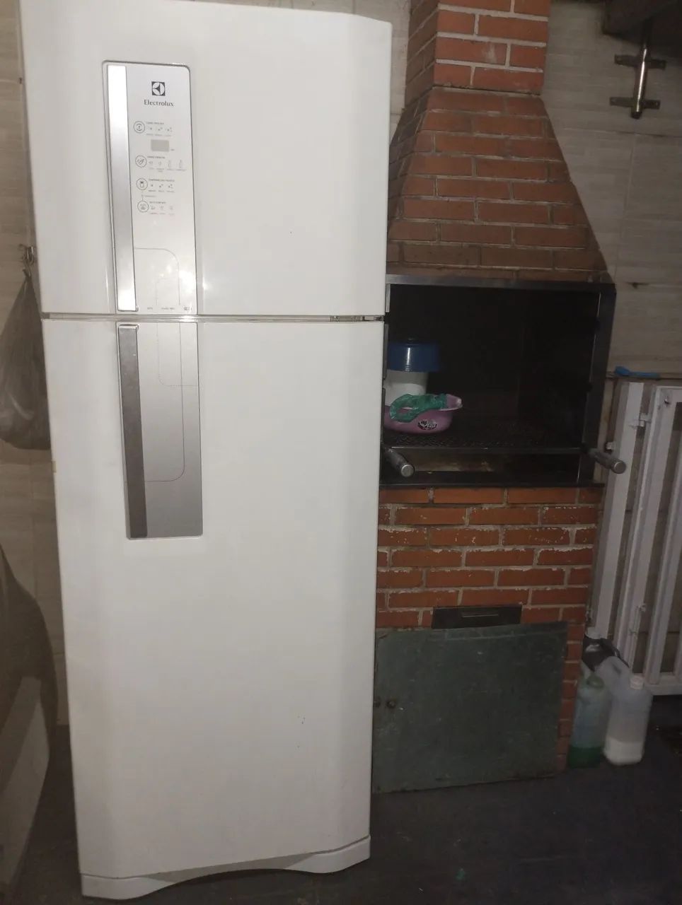 Geladeira Electrolux df52 usada 