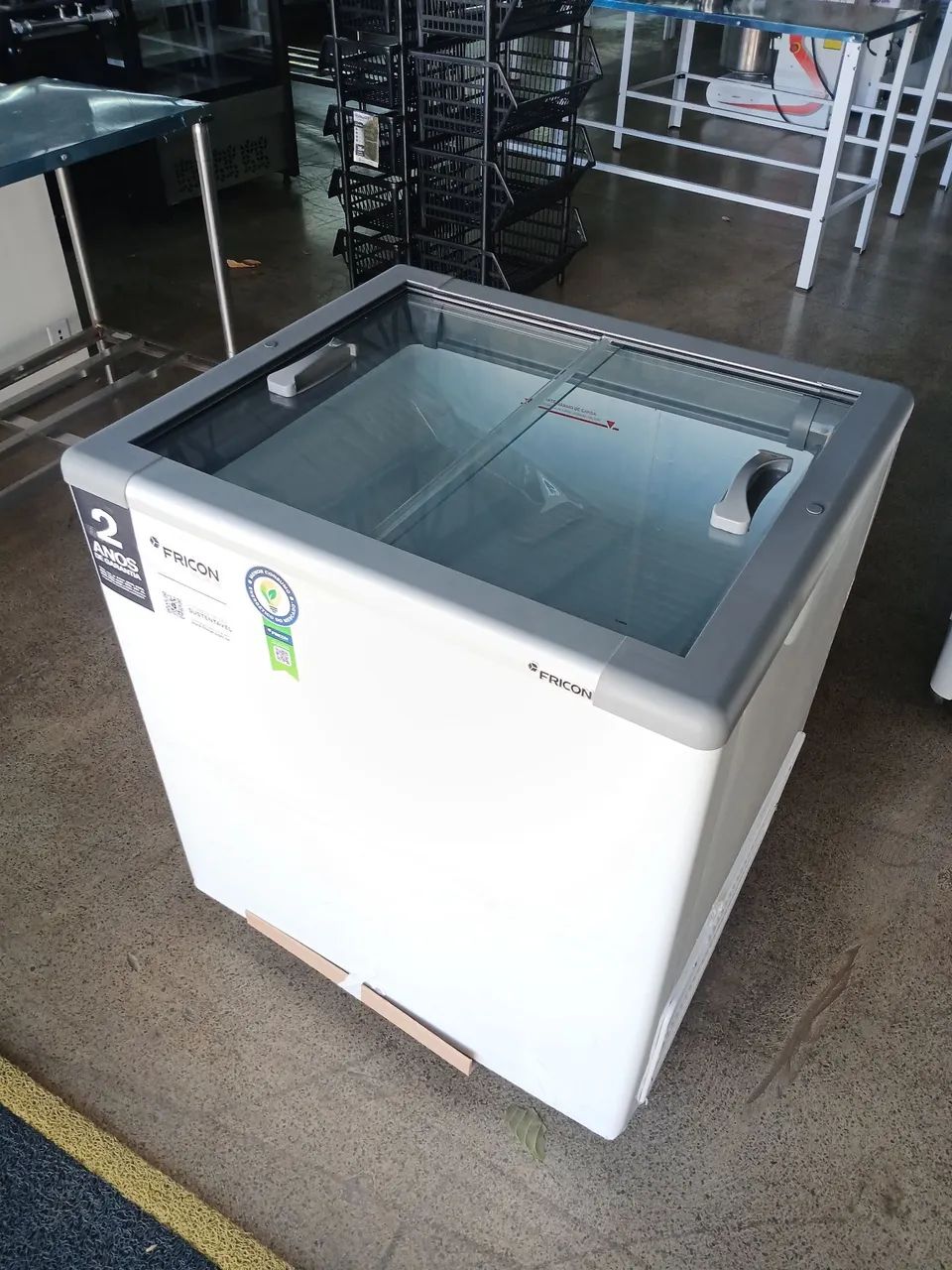 Freezer Horizontal Fricon 216 Litros com Led - Foto 2