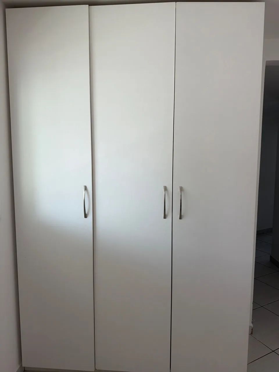 Guarda roupa branco 