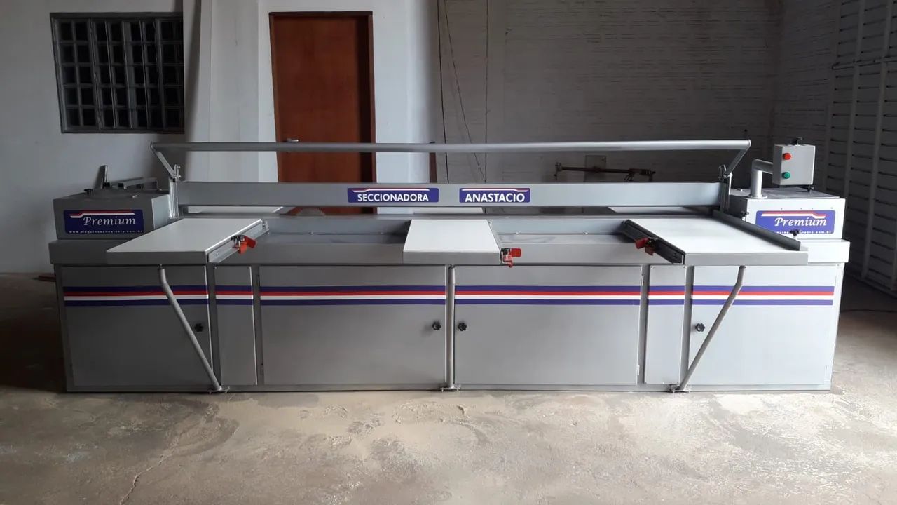 Máquina seccionadora para MDF com riscador 